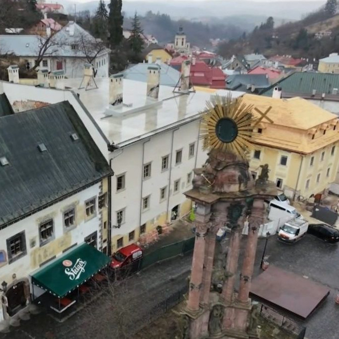 Tri roky po požiari je už niekoľko budov zrekonštruovaných.