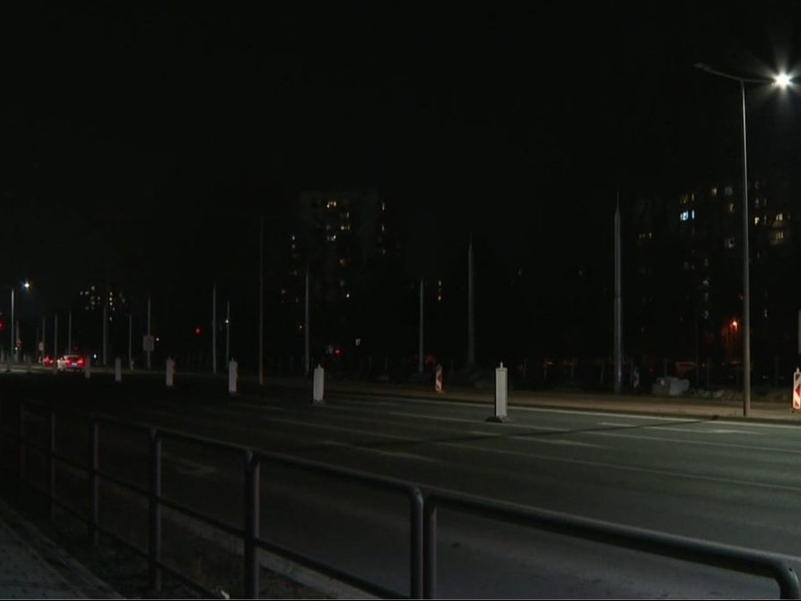 Miestni tvrdia, že problémy s osvetlením sú od otvorenia zrekonštruovanej cesty.