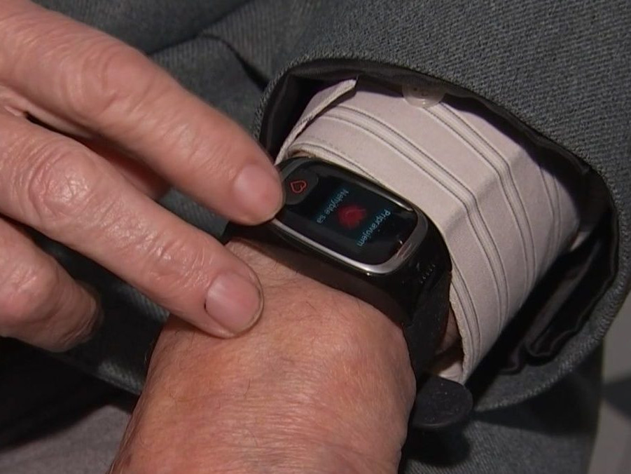 Aktuálne ľudia využívajú takmer 200 monitorovacích náramkov.