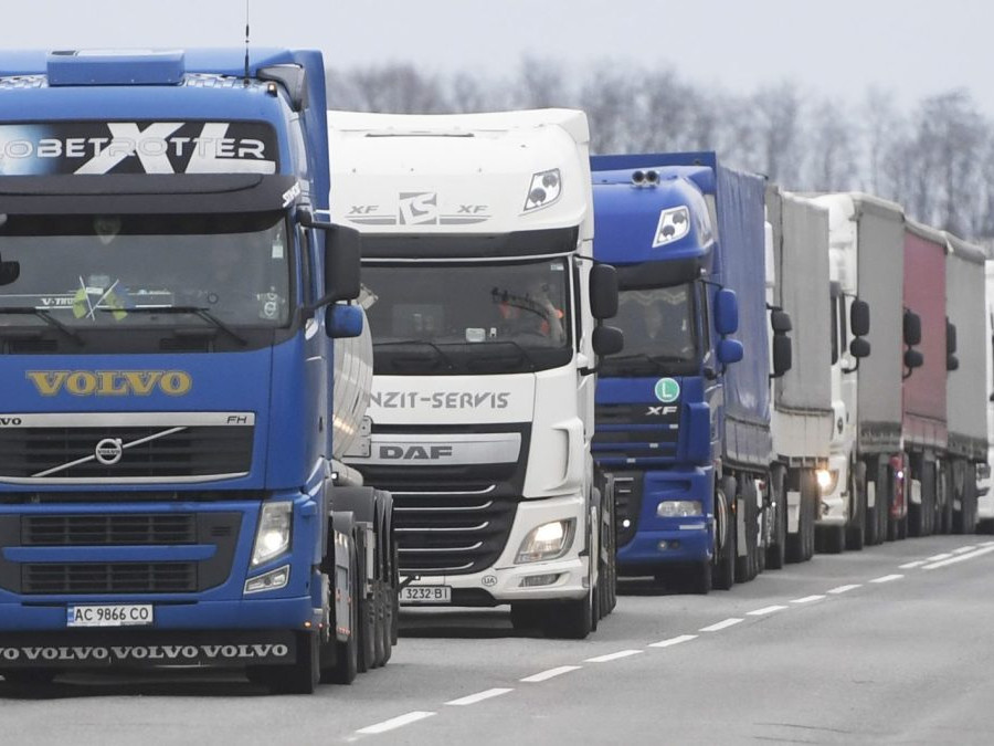 kolóna kamiónov