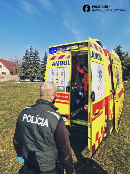 Na snímke rýchla záchranná služba.