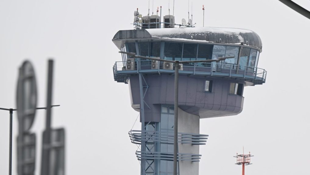 Na ilustračnej snímke veža dispečerov.