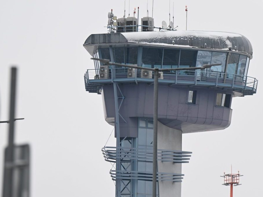 Na ilustračnej snímke veža dispečerov.
