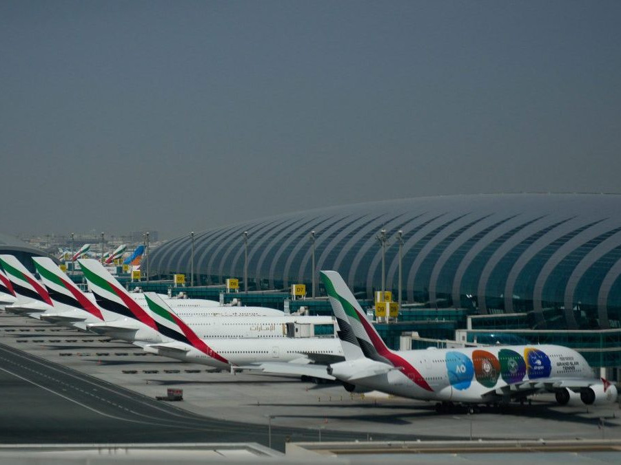 Na ilustračnej snímke letisko v Dubaji.