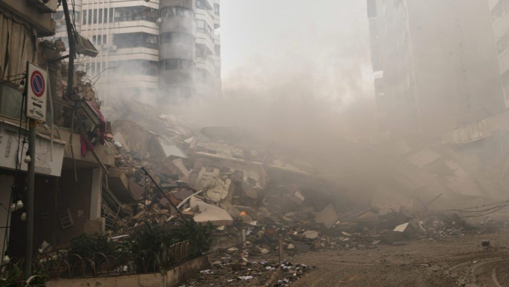 Na ilustračnej snímke ruiny v Libanone po izraelskom útoku.