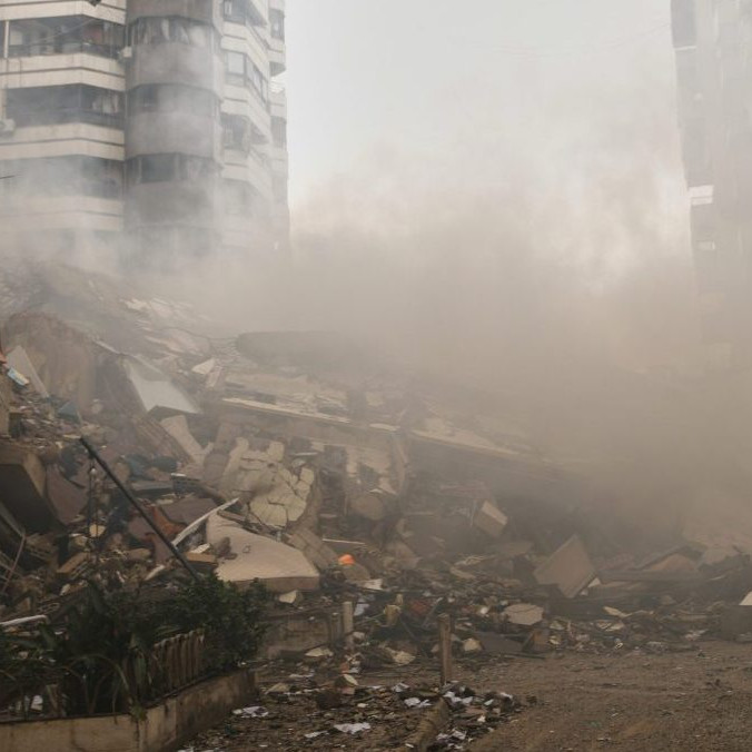 Na ilustračnej snímke ruiny v Libanone po izraelskom útoku.