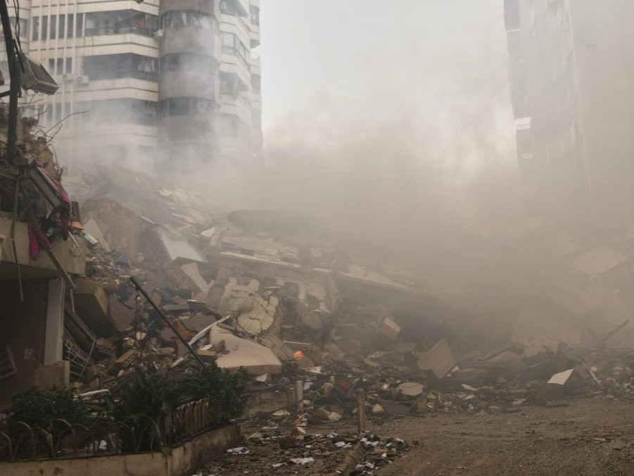 Na ilustračnej snímke ruiny v Libanone po izraelskom útoku.