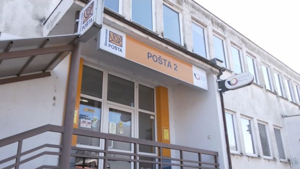 Na ilustračnej snímke pošta v Humennom.