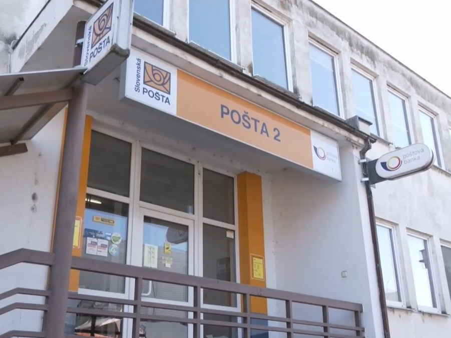 Na ilustračnej snímke pošta v Humennom.