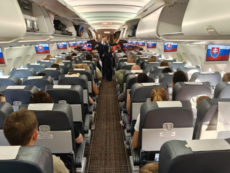 Na ilustračnej snímke slovenský vládny špeciál.