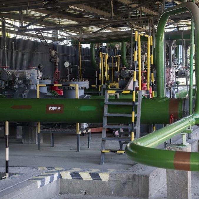 Vyústenie ropovodu Družba v rafinérii Slovnaft v Bratislave.