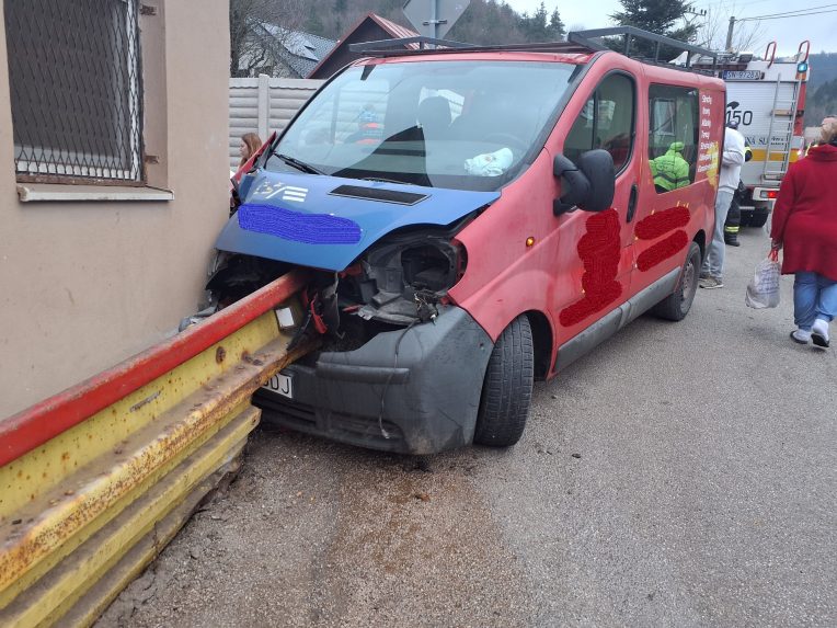 Na snímke miesto dopravnej nehody v Rudňanoch.