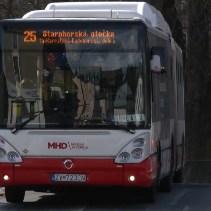 Na ilustračnej snímke autobus v Banskej Bystrici.