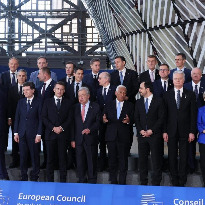 Na snímke hlavy štátov a vlád Európskej únie