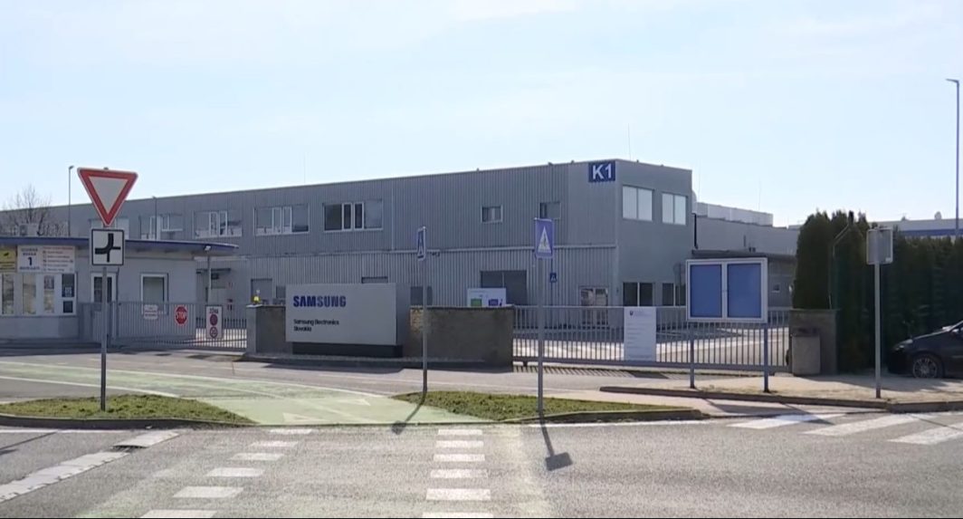 Na ilustračnej snímke spoločnosť Samsung v Galante.