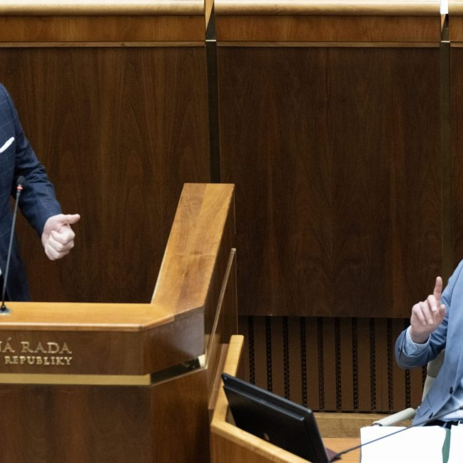 Na snímke Robert Fico a Michal Šimečka.