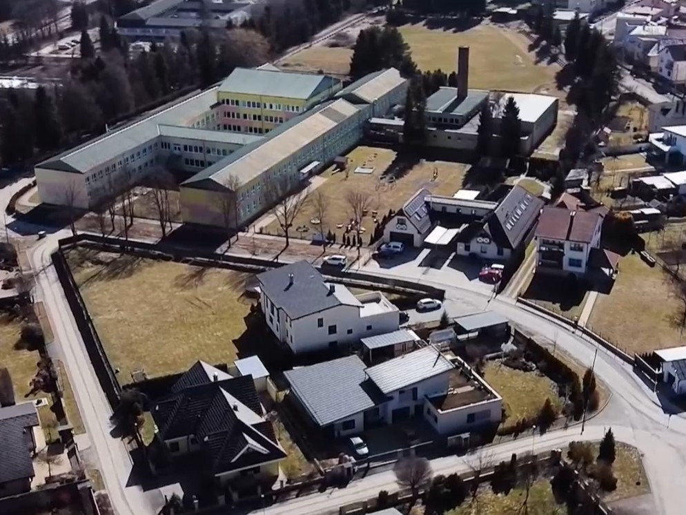 pohľad na školu v Starej Ľubovni