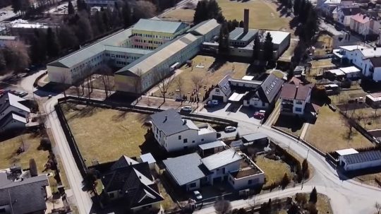 pohľad na školu v Starej Ľubovni