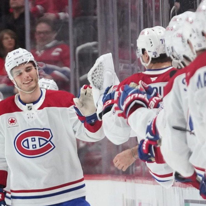 Na snímke Juraj Slafkovský sa teší z gólu.