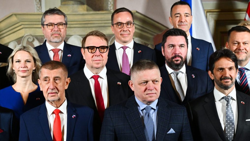 Na snímke predstavitelia českej a slovenskej vlády.