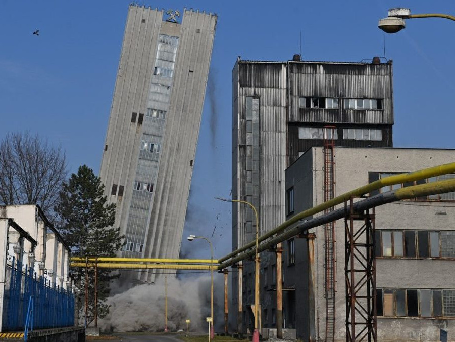 Odstrel ťažobnej veže v areál Dolu Paskov-Staříč.