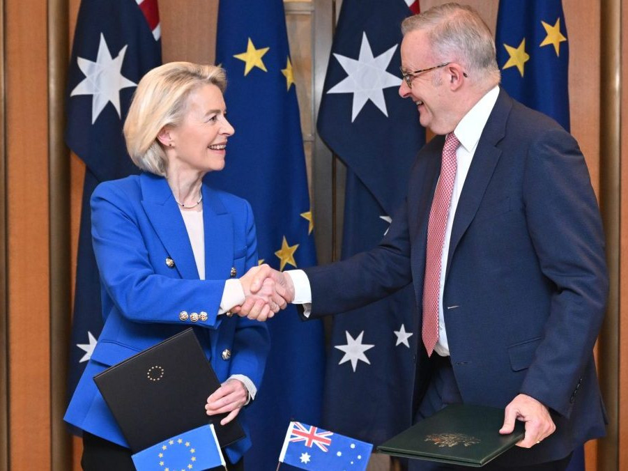 Na snímke Ursula von der Leyenová a Anthony Albanese.