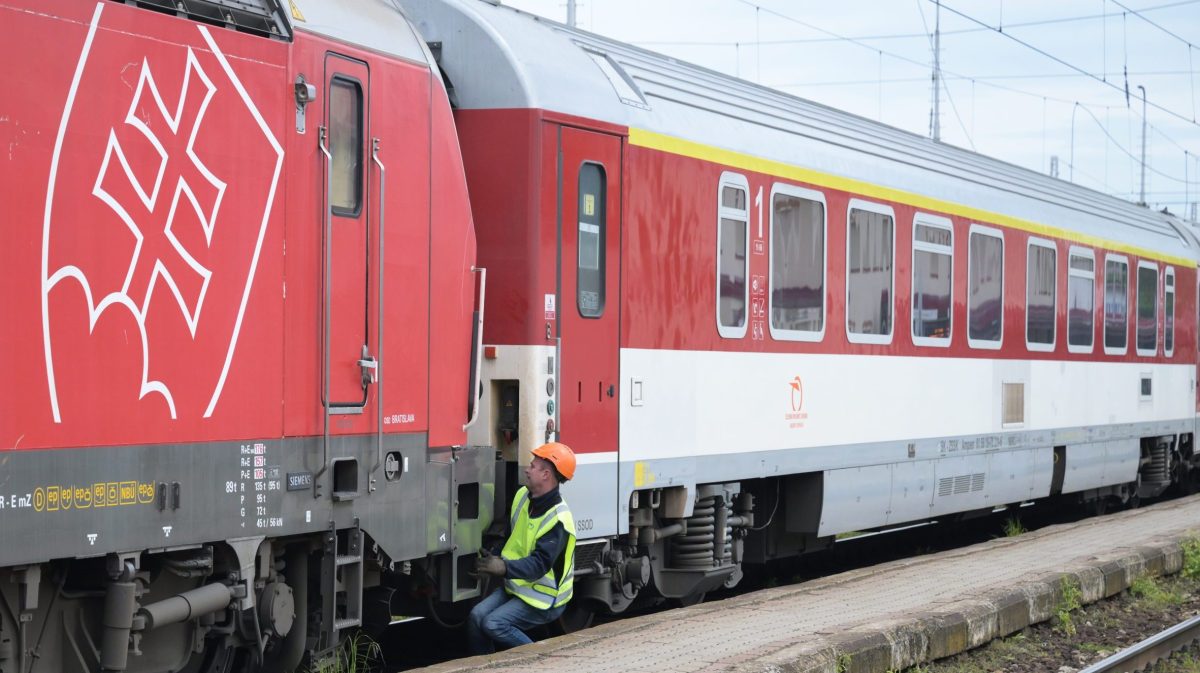 Expresy Tatran na trati Bratislava - Ko&scaron;ice prestan&uacute; zastavovať v meste na Považ&iacute;. Obyvatelia spustili pet&iacute;ciu