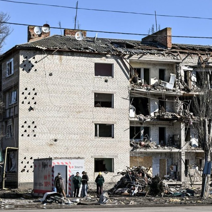 Na ilustračnej snímke zničená budova na Záporoží.