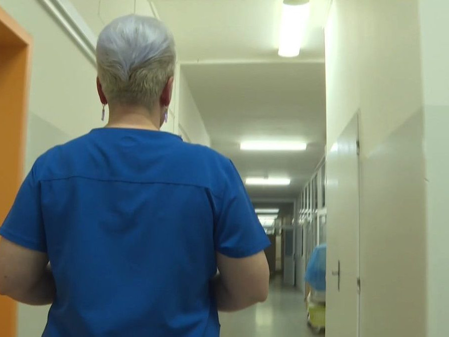 Na ilustračnej snímke zdravotná sestra.