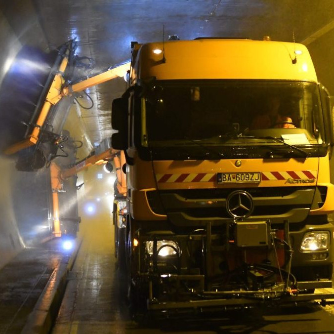 Jarná údržba v diaľničnom tuneli Branisko.