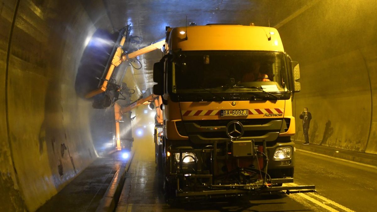 Časť diaľnice D3 uzatvoria pre &uacute;držbu tunelov. Motoristov čakaj&uacute; obch&aacute;dzkov&eacute; trasy