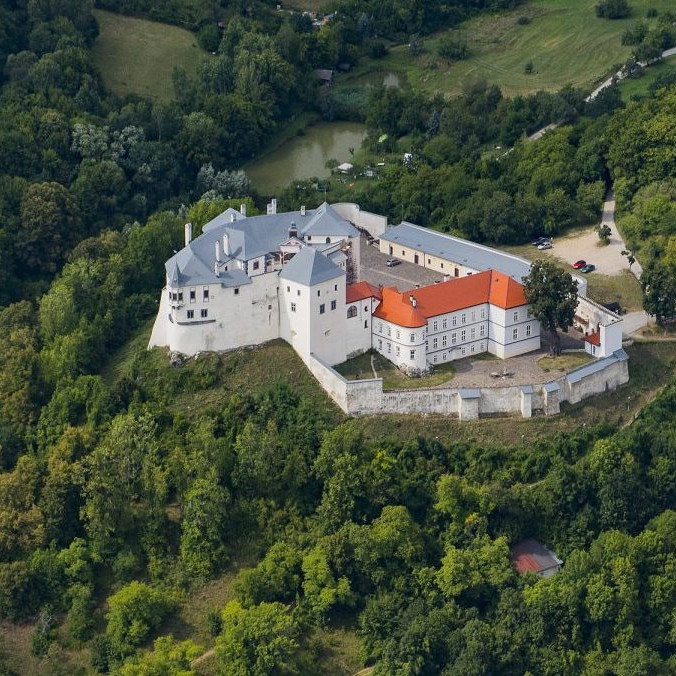 Z dejiska panského hodovania a poľovačiek sa stal sirotinec i vyhnanstvo pre rehoľné sestry: Aj to je hrad Ľupča