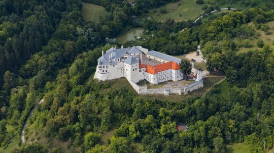 Z dejiska panského hodovania a poľovačiek sa stal sirotinec i vyhnanstvo pre rehoľné sestry: Aj to je hrad Ľupča
