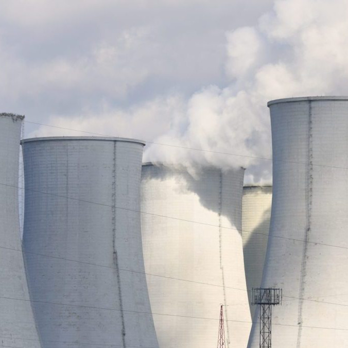 Chladiace veže jadrovej elektrárne v Jaslovských Bohuniciach.