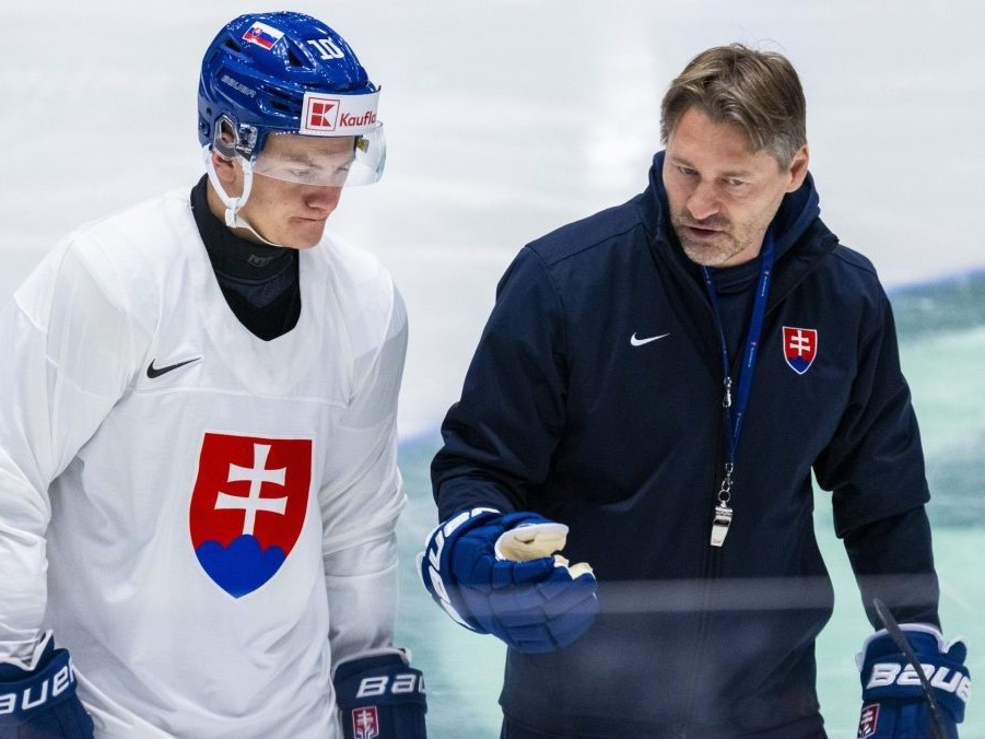 Adam Sýkora a tréner hokejovej reprezentácie Vladimír Országh.