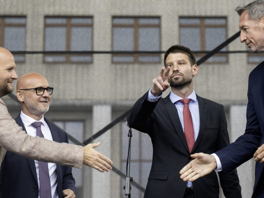 Zľava Jaroslav Naď, Branislav Gröhling, Michal Šimečka a Milan Majerský.
