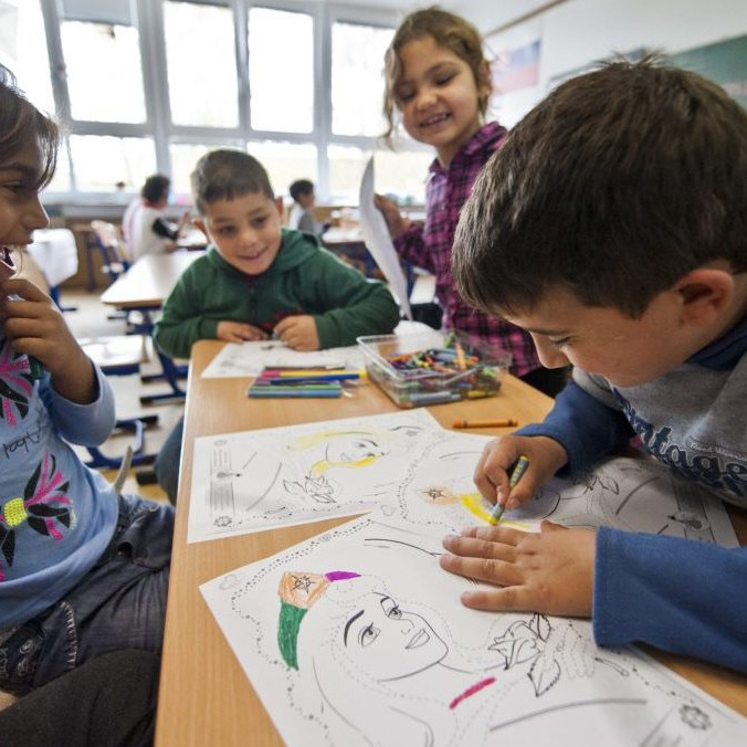 Deti na vyučovaní v škole v Plaveckom Štvrtku.