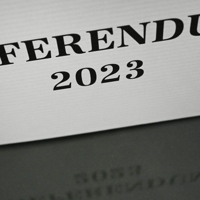 Prenosná volebná schránka pre referendum.