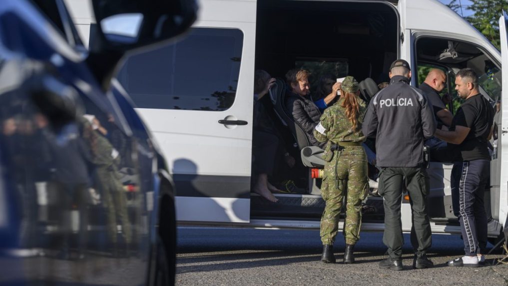 Náhodná kontrola na hraničnom priechode Bratislava-Rajka.