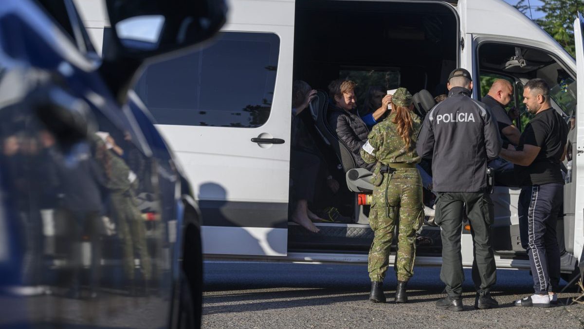 Kauza migrantov a slovensk&yacute;ch volieb: Predstavitelia vl&aacute;dy odmietli v&yacute;zvy PS, k obvineniam sa na sch&ocirc;dzi nevyjadrili