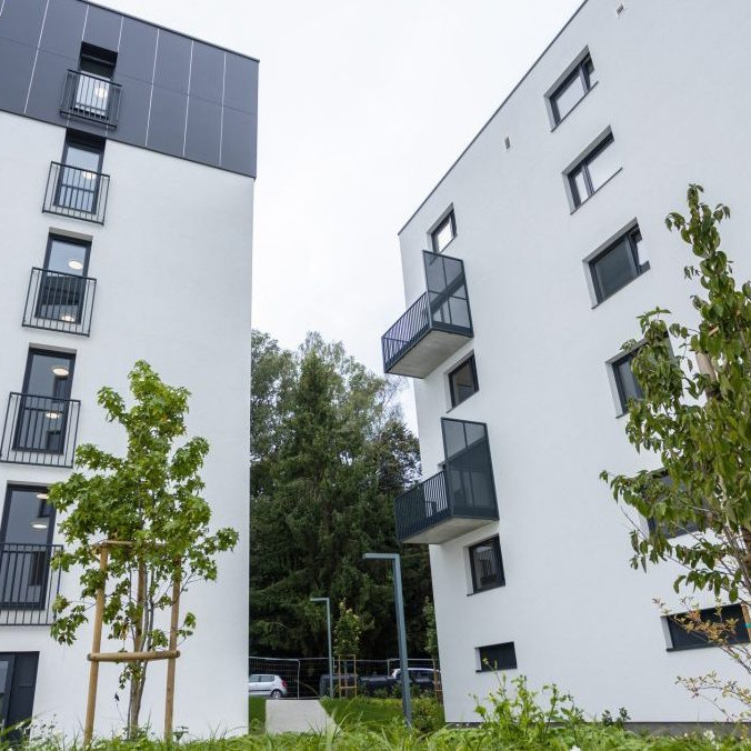 Na ilustračnej snímke byty.