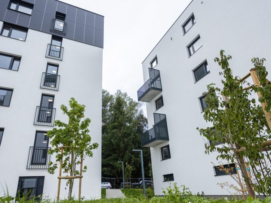 Na ilustračnej snímke byty.