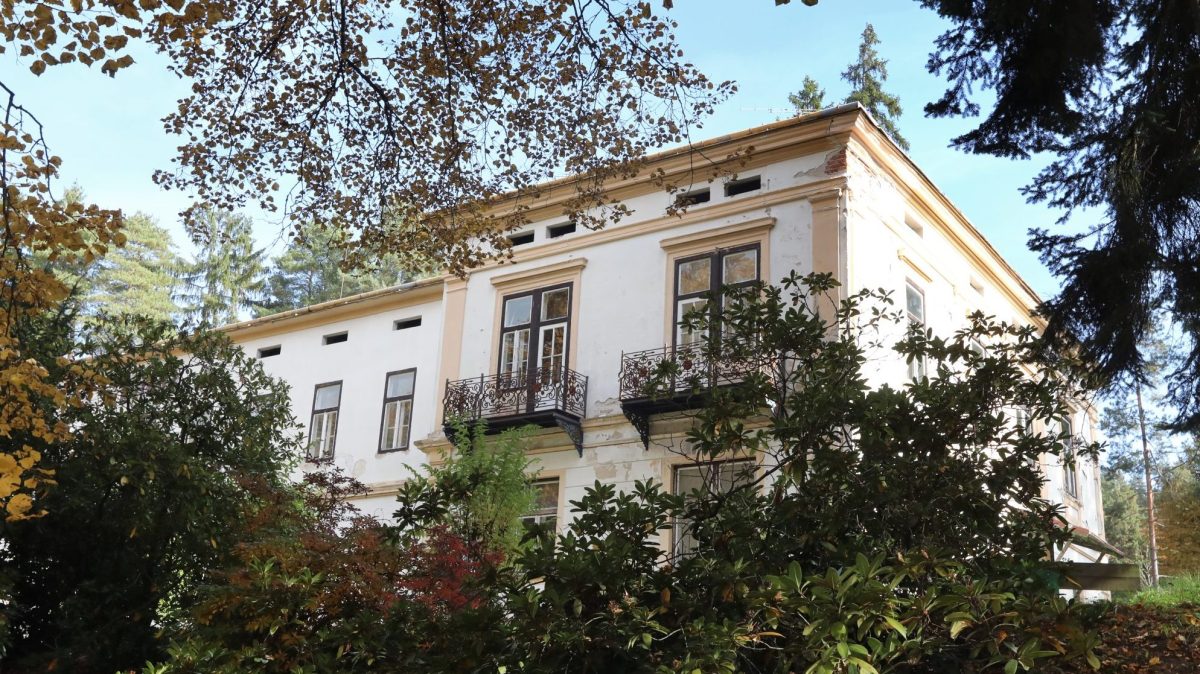 K&uacute;peľn&eacute; mest&aacute; zabezpečuj&uacute; služby pre dom&aacute;cich, ale aj pre turistov. Žiadaj&uacute; preto o pomoc