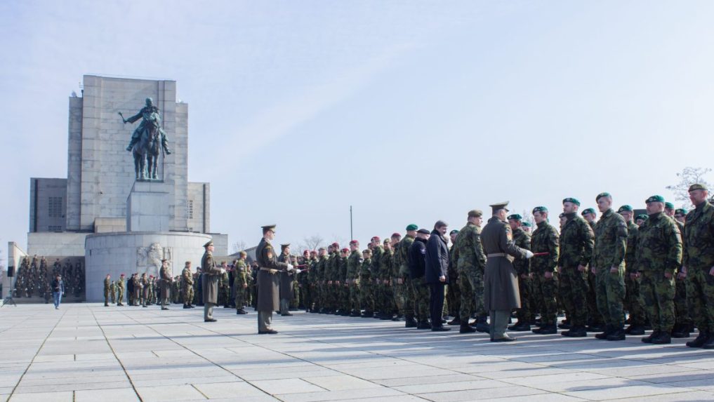 Na snímke českí vojaci.