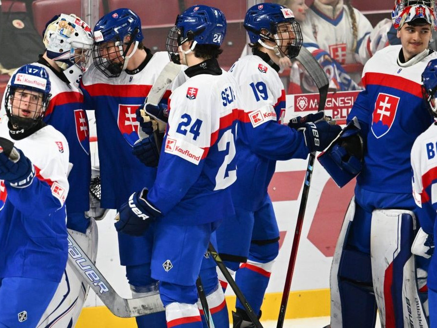 Radosť hráčov Slovenska po skončení zápasu s Nórskom.