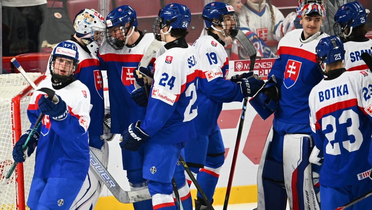 MS v hokeji do 18 rokov: Slov&aacute;ci vyhrali aj svoj druh&yacute; z&aacute;pas, N&oacute;rov zdolali 6:1
