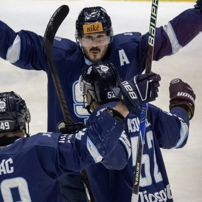 Hráči Slovana počas zápasu s Nitrou.