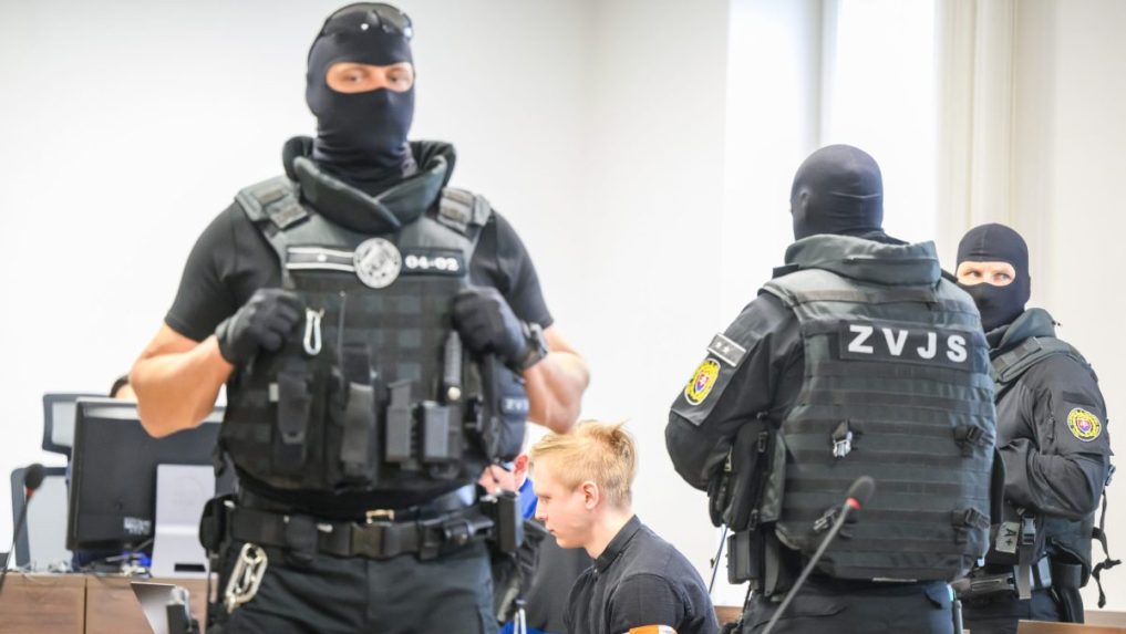 Samuel, ktorý vraždil na gymnáziu v Spišskej Starej Vsi, sa postavil pred súd