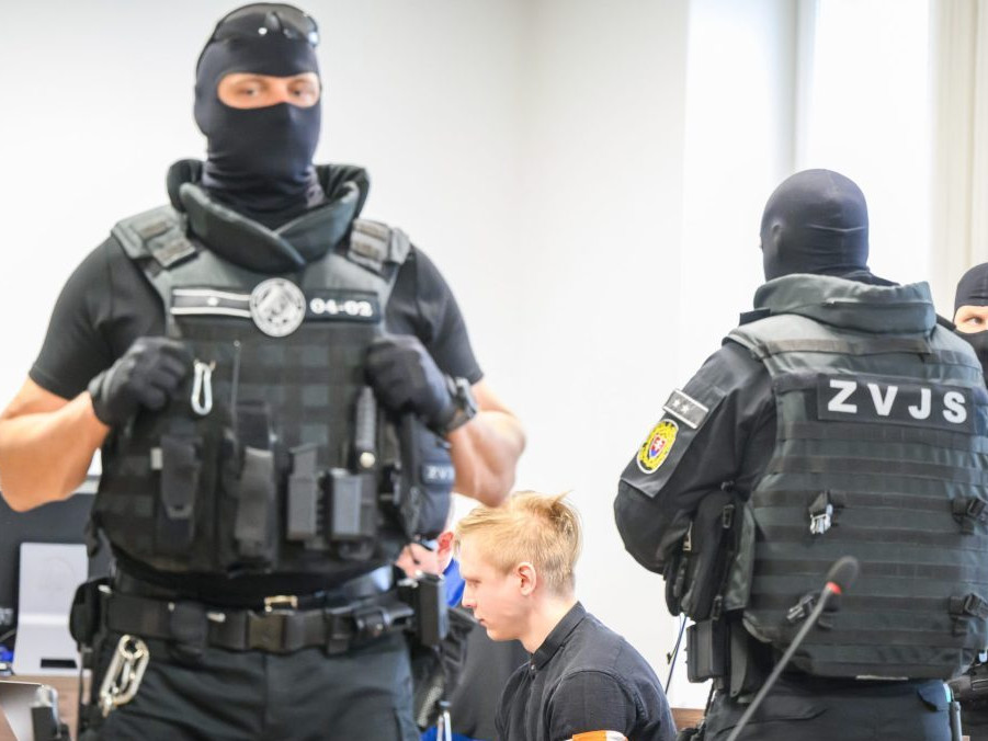 Samuel, ktorý vraždil na gymnáziu v Spišskej Starej Vsi, sa postavil pred súd