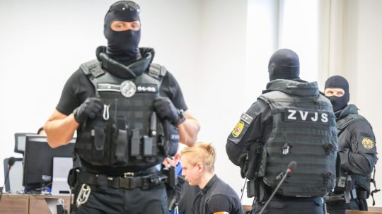 Samuel, ktorý vraždil na gymnáziu v Spišskej Starej Vsi, sa postavil pred súd